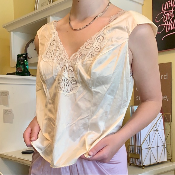 VTG Cottagecore Cream Detailed Lace Silk Top - Picture 6 of 14